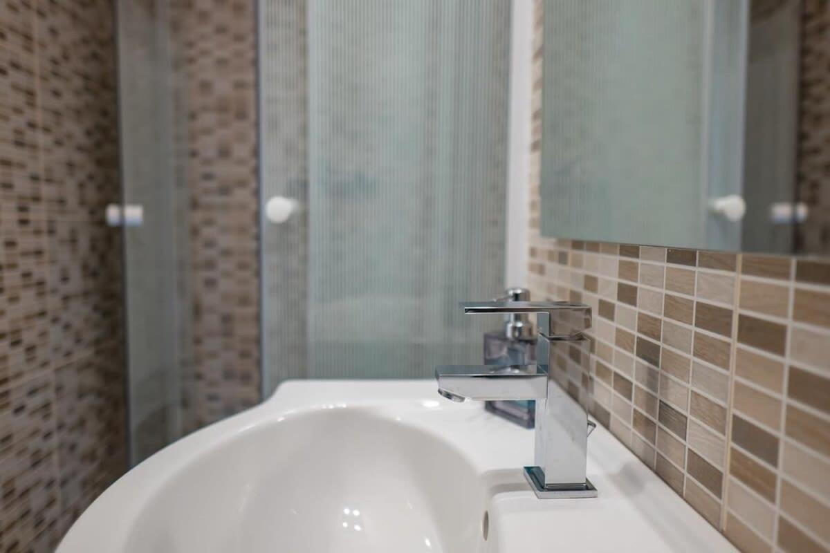 Chic Central Flat With River View Budapest Exterior photo