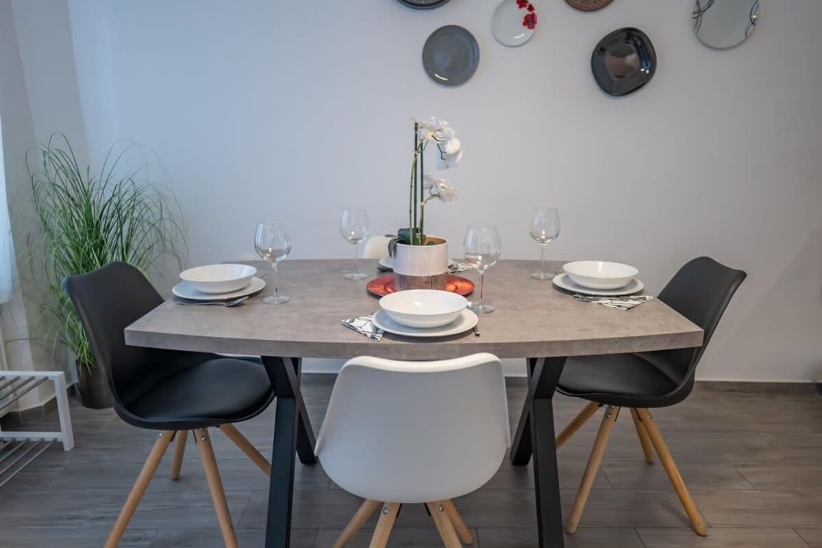 Chic Central Flat With River View Budapest Exterior photo
