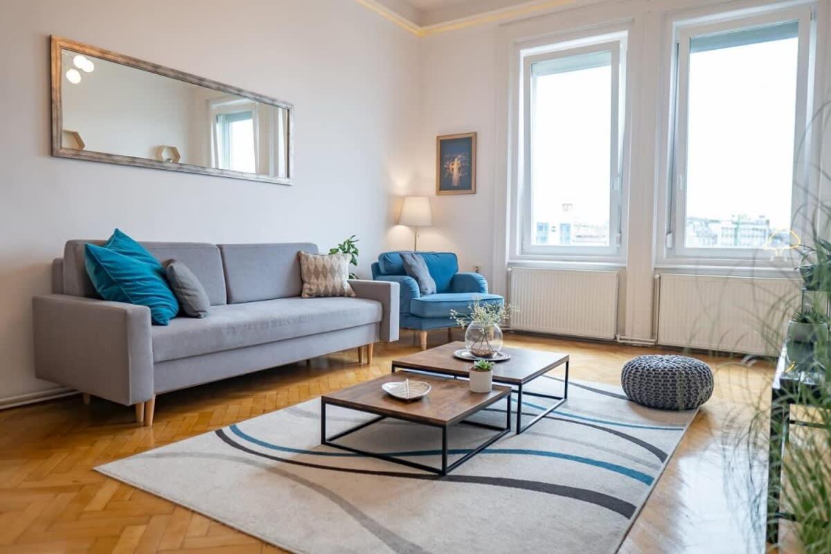 Chic Central Flat With River View Budapest Exterior photo