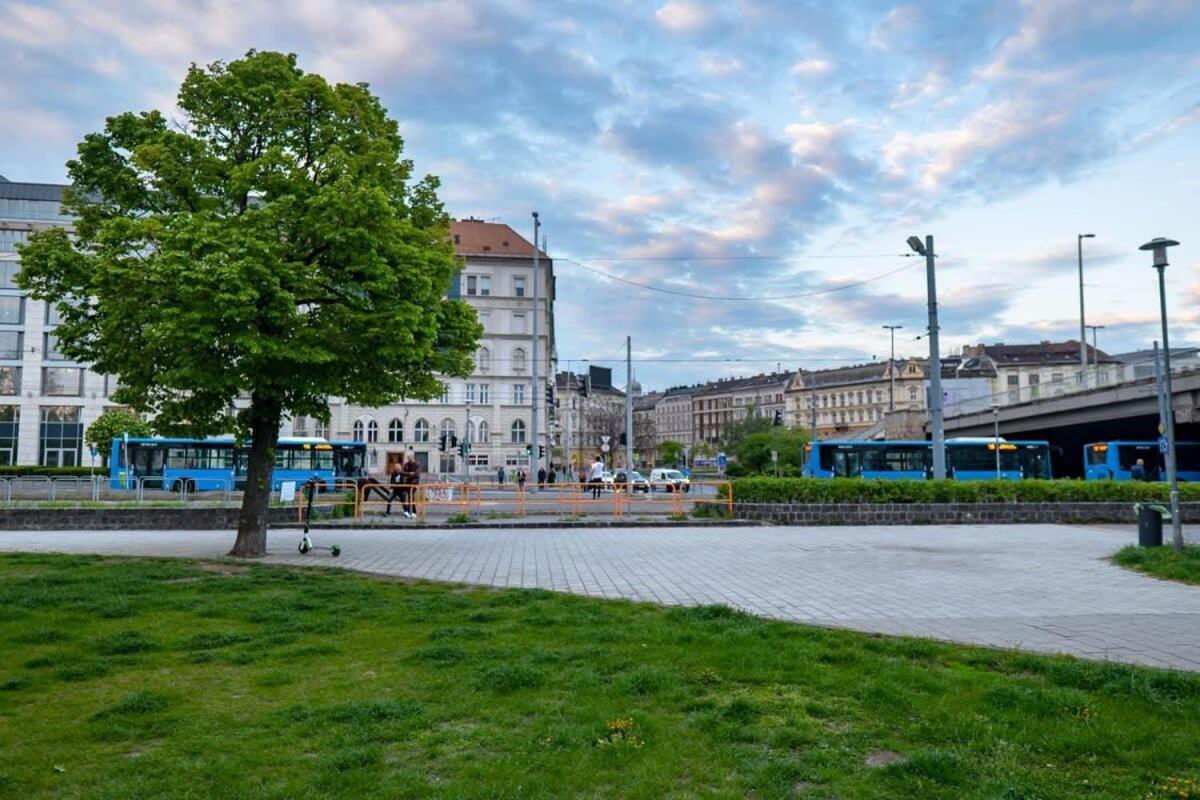 Chic Central Flat With River View Budapest Exterior photo